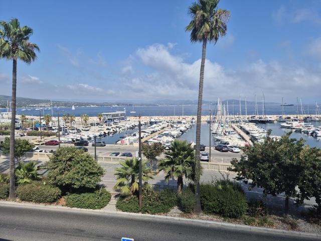 MAGNIFIQUE APPARTEMENT VUE MER NON MEUBLE