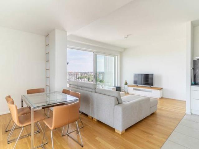 MAGNIFIQUE APPARTEMENT 2 CH. AVEC GRANDE TERRASSE MEUBLE