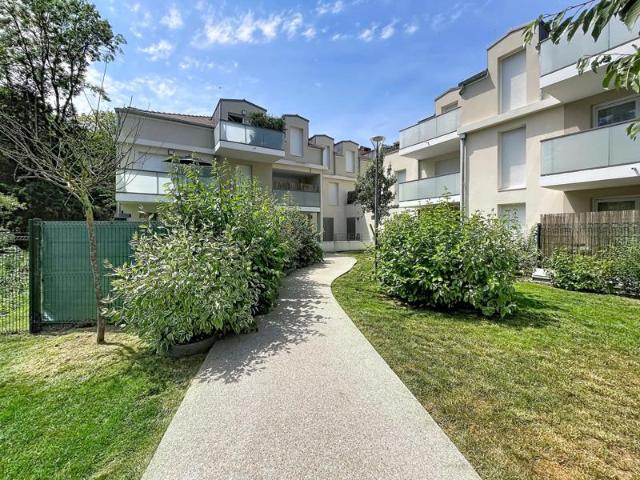 Magnifique appartement 2 pièces récent avec balcon