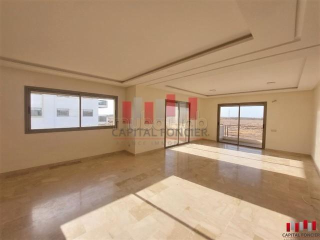 Magnifique appartement 3 facade/ vue degagee / a vendre / victoria
