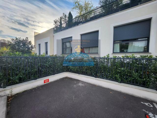 MAGNIFIQUE APPARTEMENT 3 PIECES AVEC JARDIN