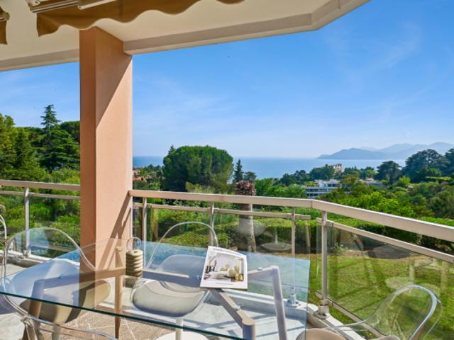 Magnifique appartement 3 pièces rénové avec vue mer panoramique