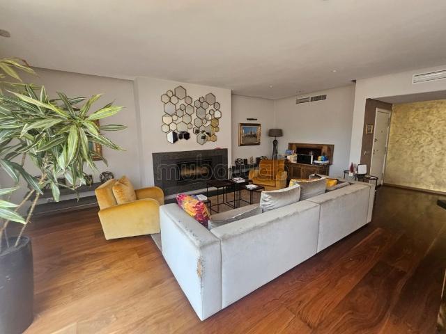 À vendre: bien d’exception avec grande terrasse à Gauthier