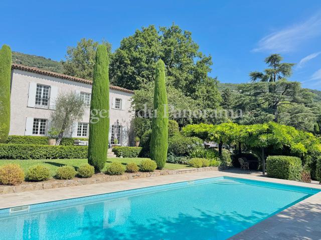 MAGNIFIQUE BASTIDE A L'ATMOSPHERE D'AUTREFOIS