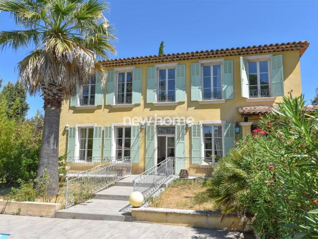 Magnifique bastide de charme avec une belle dependance au ca. 244m² Le Thoronet