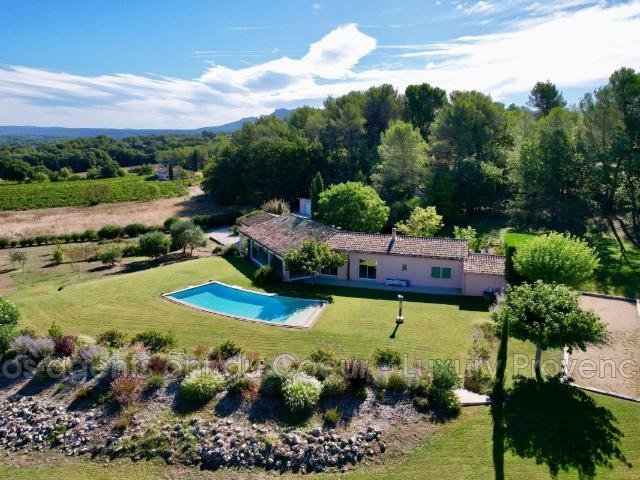 MAGNIFIQUE BASTIDE DE PLAIN PIED