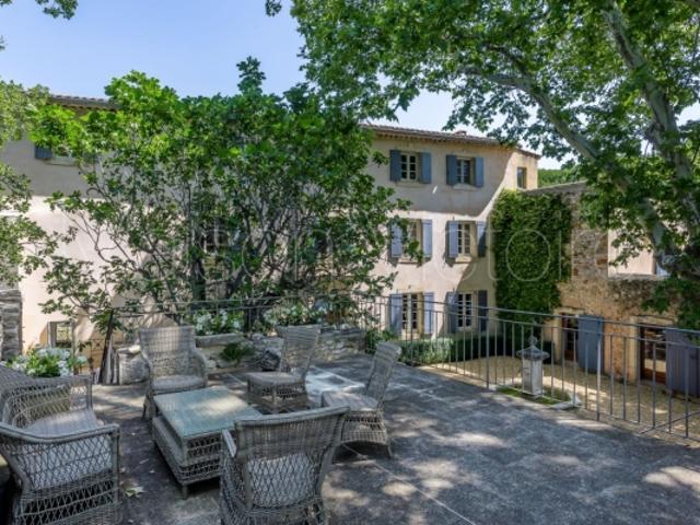 Magnifique bastide du 18e siècle avec piscine et superbe jardin