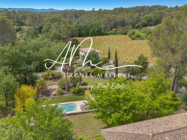 MAGNIFIQUE BASTIDE SUR 8000M2 2 PAS DE LA MOTTE