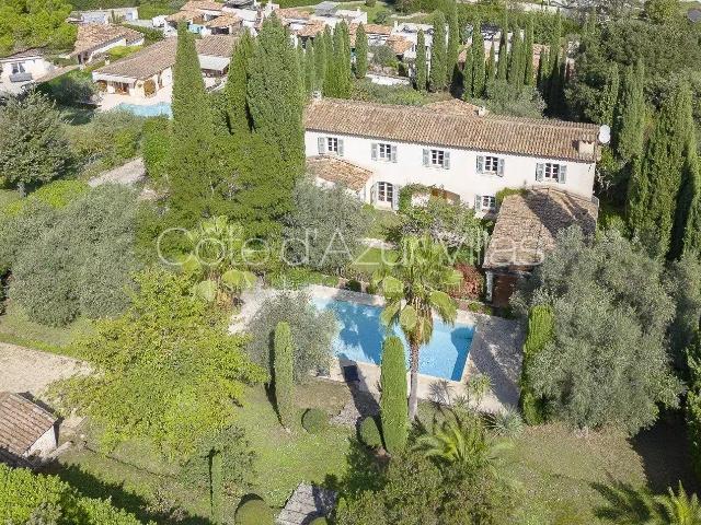 Magnifique Bastide provençale, au sein d'une oliveraie 264m² Valbonne