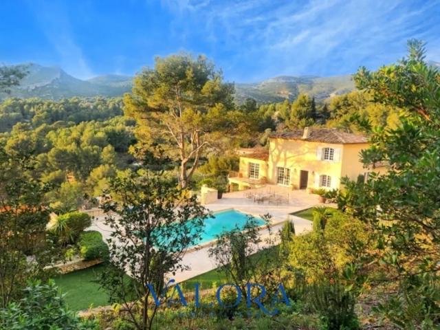 MAGNIFIQUE BASTIDE PROVENCALE DE 350 m² LA TREILLE MARSEILLE 11ème
