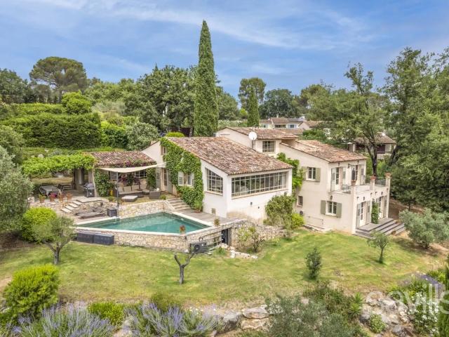 Magnifique Bastide rénovée, vue panoramique 354m² Valbonne