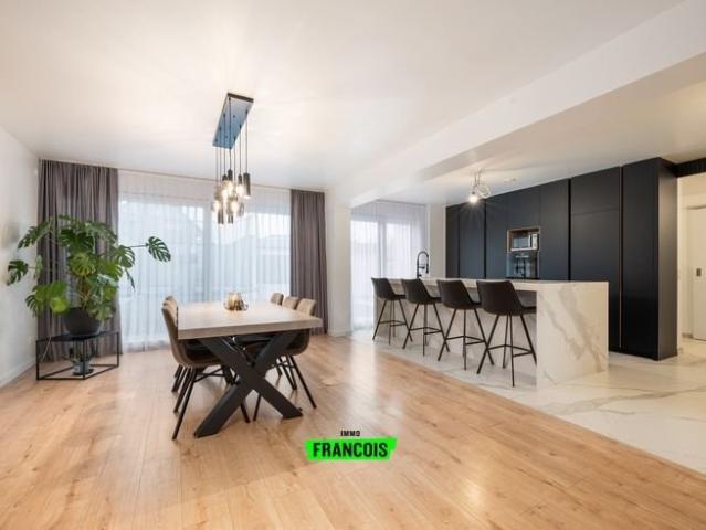 Magnifique Bâtiment Jumelé Rénové EPC A ! avec 27 Panne…