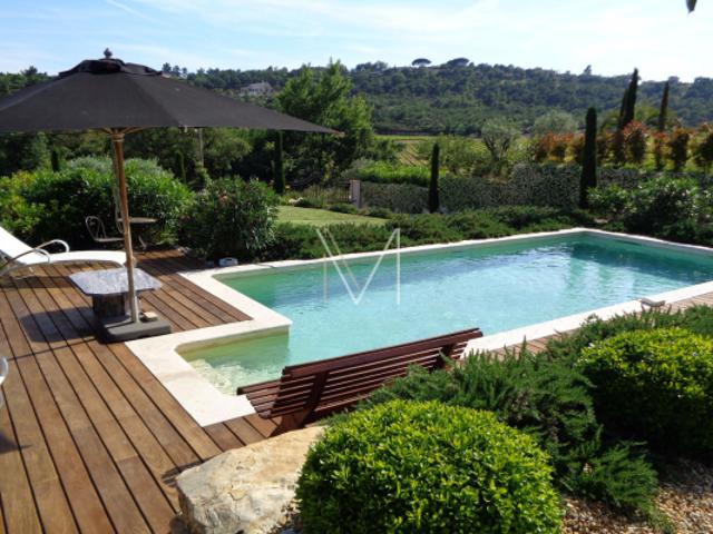 MAGNIFIQUE BASTIDE PROVENÇALE ET SON JARDIN PAYSAGER