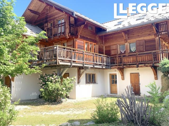 Magnifique chalet alpin à vendre à Serre Chevalier, 5 chambres et vue imprenable. VOIR LA VIDÉO CI DESSOUS