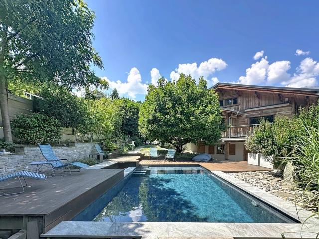 Magnifique Chalet Avec Piscine Vue Mont Blanc A Deux Pas Du. 217m² Sallanches