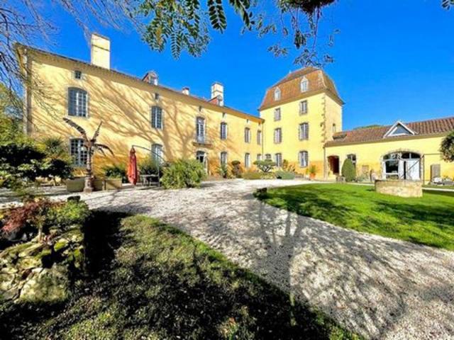 Magnifique Château de 1600 m² avec Vue Imprenable