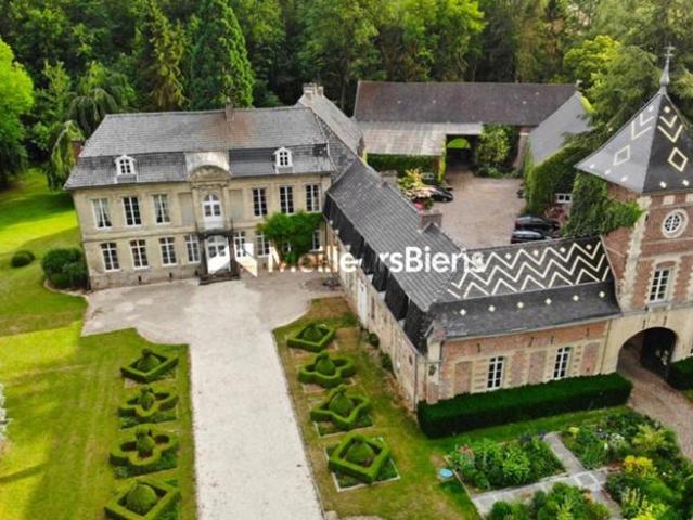 Magnifique Château du 18ème Siècle 8 Studios Loués 5 Chambres d'Hôtes 2 Grandes Salles