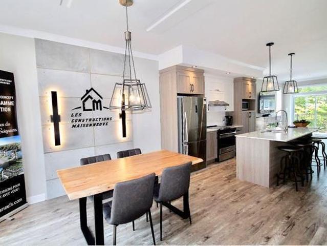 MAGNIFIQUE CONDO DE LUXE 5½ SUR 2 ÉTAGES À LOUER – CONSTRUCTION RÉCENTE 2021 – AUCUN VOISIN À L'ARRIÈRE