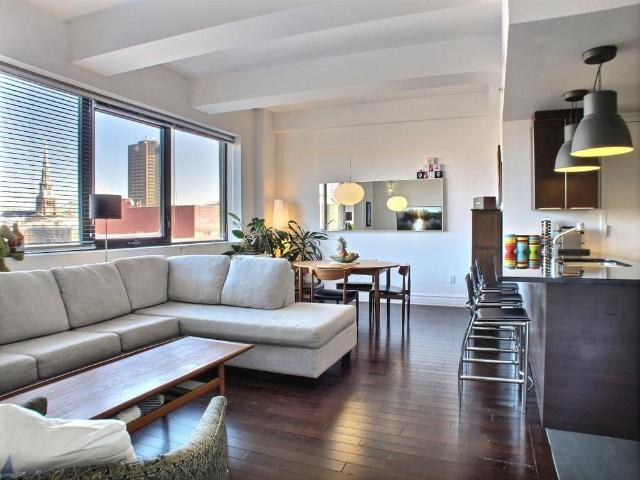 Magnifique condo 3 1/2 de 850 pi², très lumineux, plafonds de 11 pieds