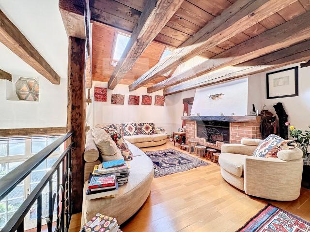 Magnifique corps de ferme au coeur du village | dreamo. Ch