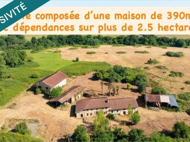 Magnifique corps de ferme de 390m² sur un terrain d'environ 2.5 hectares avec nombreuses dépendances