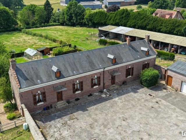Magnifique corps de ferme édifié sur plus d' 1ha6 de terrain