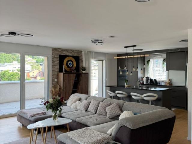 Magnifique Duplex de 4.5P / 3 CHB / 3 SDB / 1 Balcon