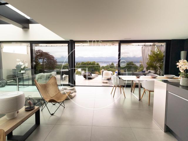 Magnifique duplex en attique avec vue lac | dreamo. Ch