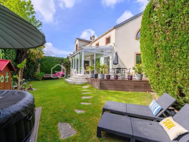 Magnifique Duplex qui a tout d'une maison dans une résidence privée et sécurisée !