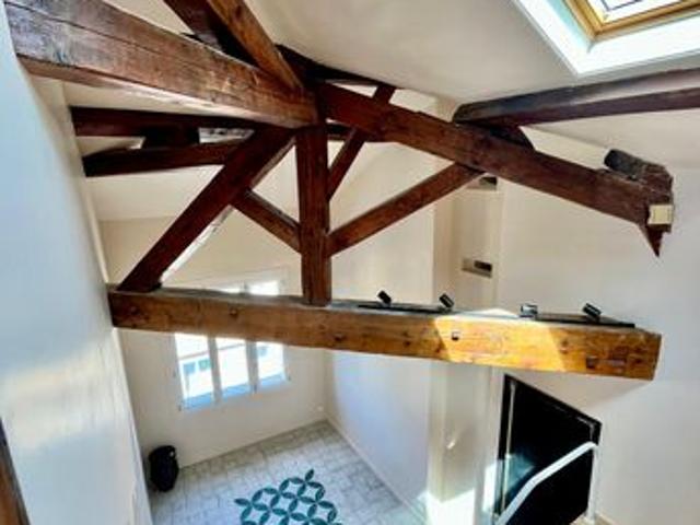 Magnifique duplex rénové de 120m2 Avignon intra muros, avec terrasse, 3 suites, et place de stationnement