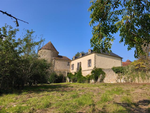 Magnifique Demeure avec Colombier du XVIe siècle 230m² Montigny sur Canne