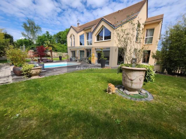 Magnifique demeure de 250 m² avec piscine à 15 MN A PIEDS DU RE