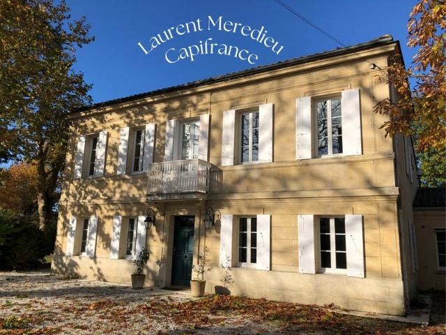 Magnifique demeure en pierre avec grand jardin, piscine & espace professionnel
