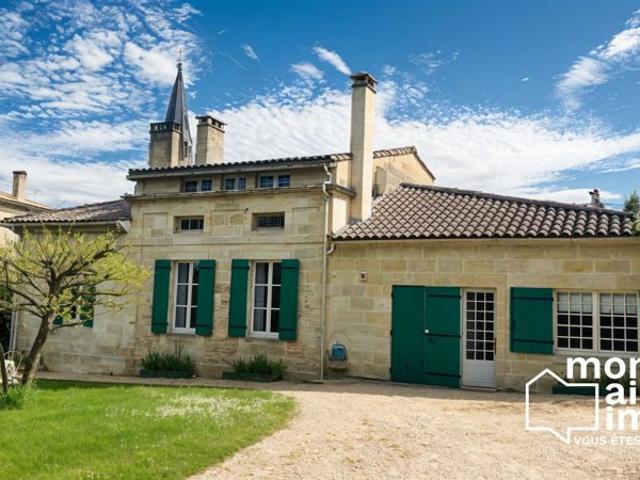 Magnifique demeure en pierre avec dépendance