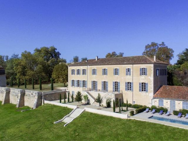 Magnifique domaine comprenant un prestigieux manoir et les v. 940m² Montréal