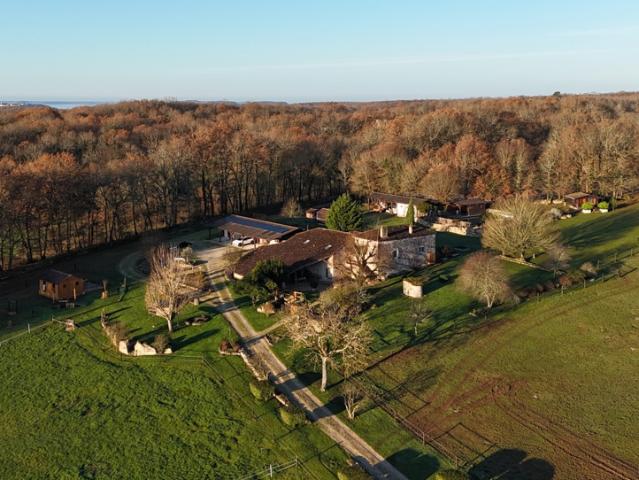 Magnifique domaine avec piscine, dépendances et installation