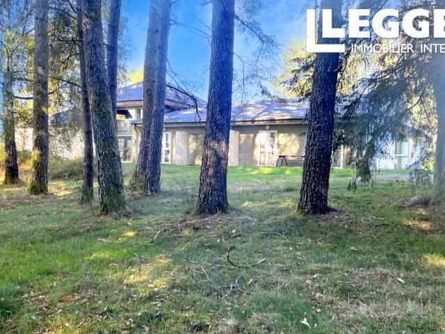 Magnifique domaine de vacances à vendre au coeur de la haute Corrèze sur 15 hect de verdure et de forêts