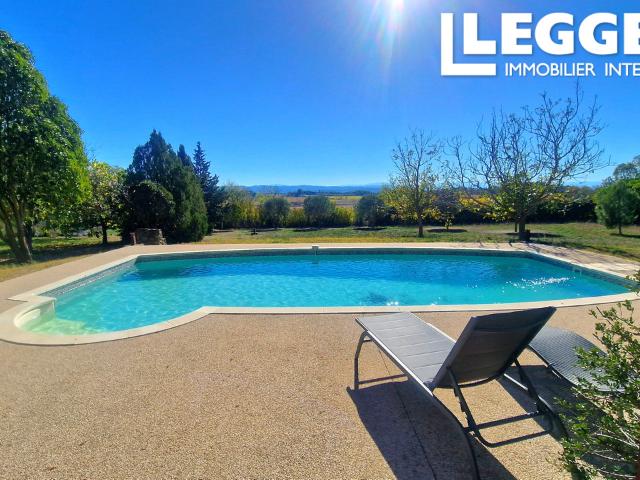 Magnifique Domaine en pierre avec trois gîtes indépendants, dépendances, jardins et piscine