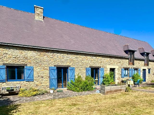 ENSEMBLE DE 2 BÂTISSES EN PIERRE 421 m² SAINT AVÉ LIMITE VANNES