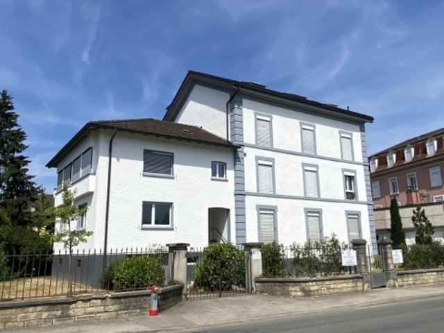 Magnifique espace commercial rez de 166 m2 avec places de parc