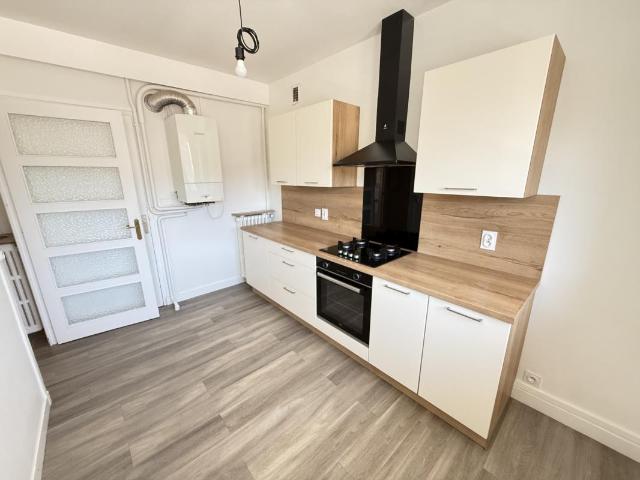 Magnifique F3 rafraichit de 68m2 avec BALCONS secteur BERGSON