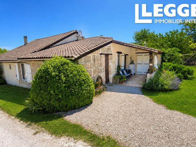 Magnifique ferme en pierre située dans un cadre paisible et offrant une vue imprenable