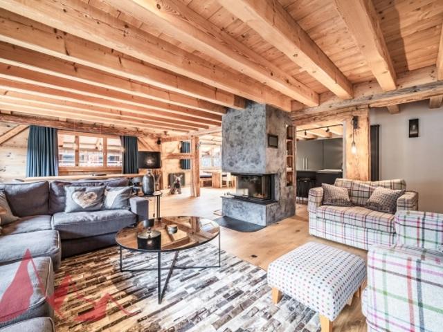 Magnifique ferme rénovée de sept chambres au cœur de Morzine