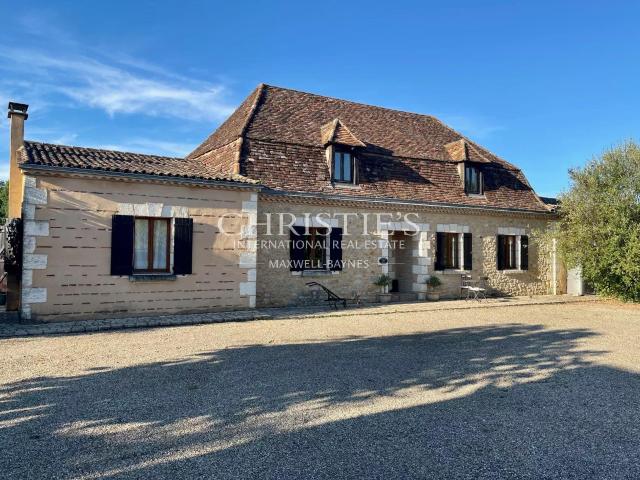 Magnifique ferme restaurée avec lac et piscine près de Berge. 285m² Sainte Foy la Grande