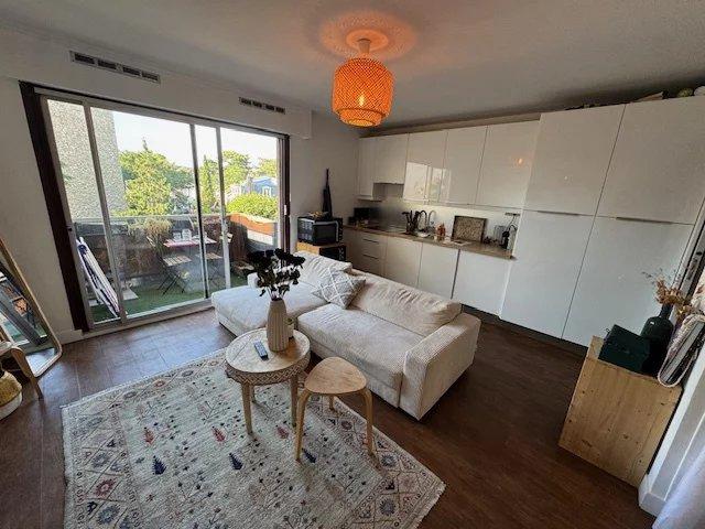 Magnifique grand studio avec extérieur à Boulogne Nord.RUE