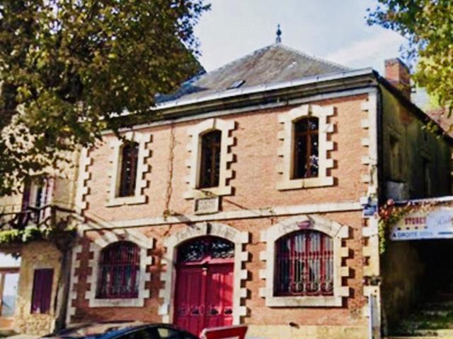 Magnifique immeuble de plus de 600m2 sur trois niveaux au co