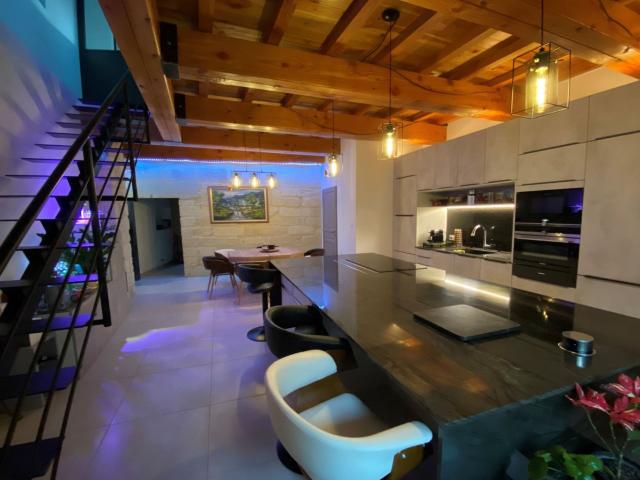 Magnifique immeuble restauré au centre d'UZÈS. 275m² Uzès