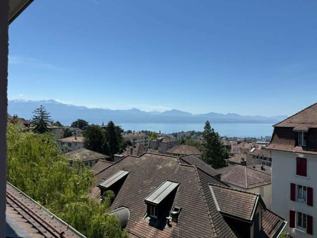 Magnifique loft 90m2 lumineux sous combles avec vue lac à Lausanne