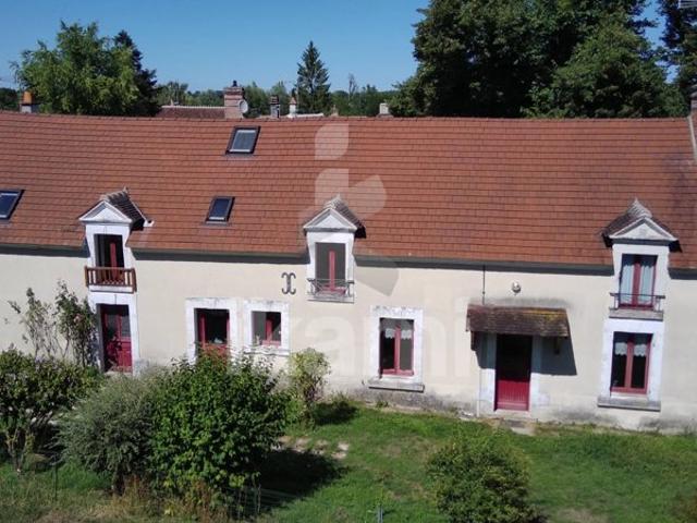 Magnifique longère 184m2 sur terrain arboré de 2761m2 en bor