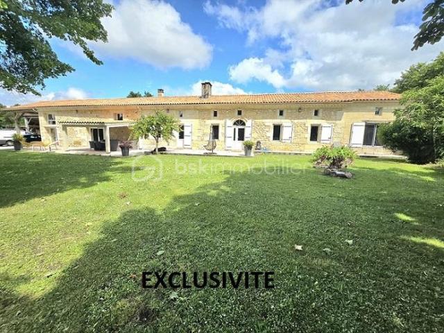 MAGNIFIQUE LONGERE RENOVEE DE 379 M2 AVEC 4 CHAMBRES ET PISCINE SUR 1.8 HECTARE !